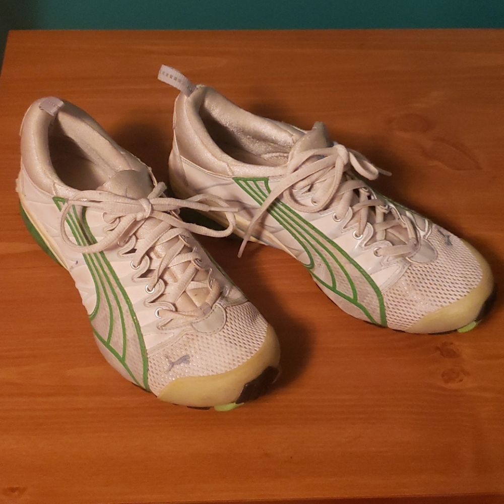 Green and white Pumas